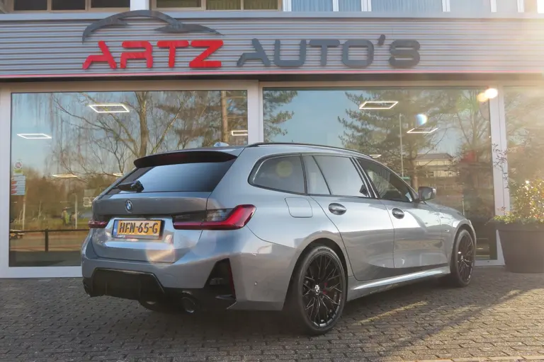 BMW 3 Serie Touring 330e LCI M-SPORT PRO afbeelding 10