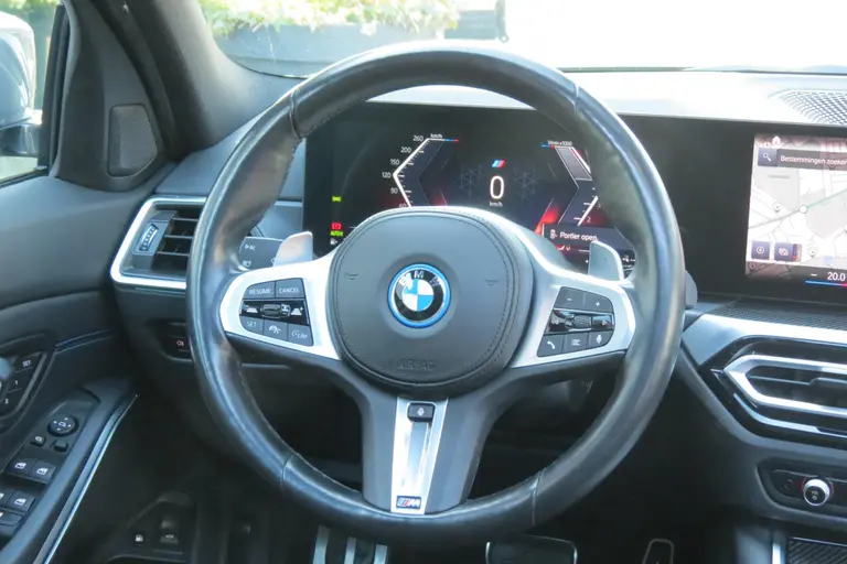 BMW 3 Serie Touring 330e LCI M-SPORT PRO afbeelding 7