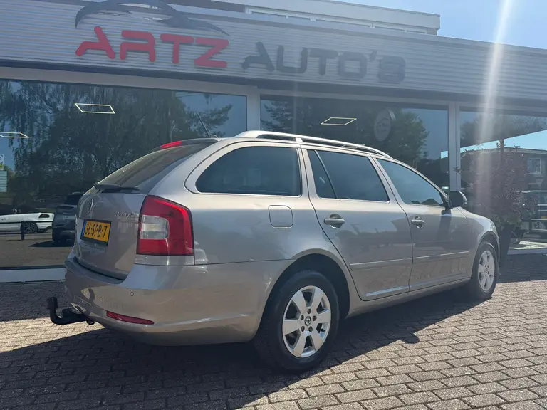 Skoda Octavia Combi 1.2 TSI Elegance Automaat l Xenon afbeelding 4