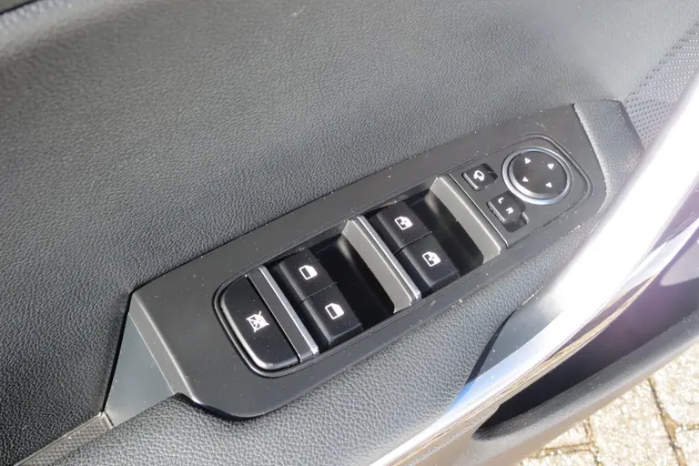 Kia Ceed Sportswagon 1.6 GDI PHEV DynamicPlusLine BlackLine l White Deleuxe Metallic afbeelding 18