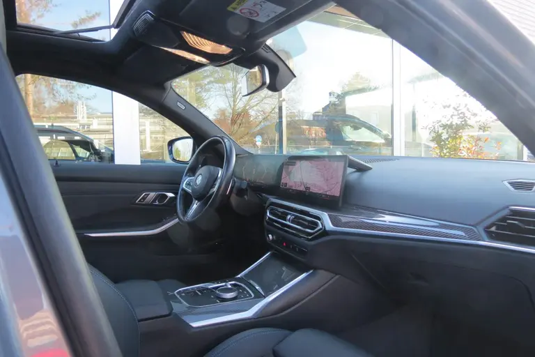 BMW 3 Serie Touring 330e LCI M-SPORT PRO afbeelding 16