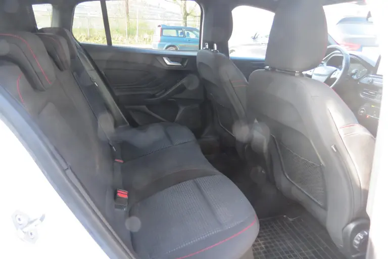 Ford FOCUS Wagon 1.0 EcoBoost ST-Line Adapt Cruise l Winter Pack afbeelding 19