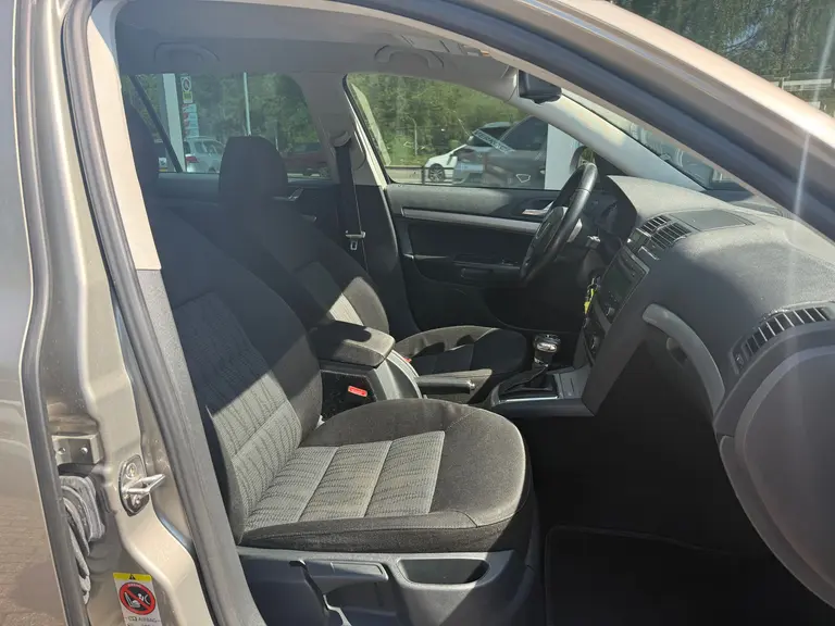 Skoda Octavia Combi 1.2 TSI Elegance Automaat l Xenon afbeelding 8