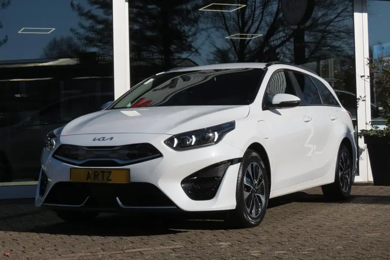Kia Ceed Sportswagon 1.6 GDI PHEV DynamicPlusLine BlackLine l White Deleuxe Metallic afbeelding 4