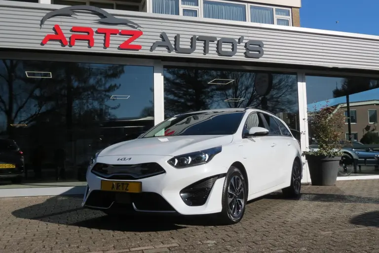 Kia Ceed Sportswagon 1.6 GDI PHEV DynamicPlusLine BlackLine l White Deleuxe Metallic afbeelding 2