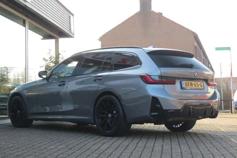 BMW 3 Serie Touring 330e LCI M-SPORT PRO afbeelding 13