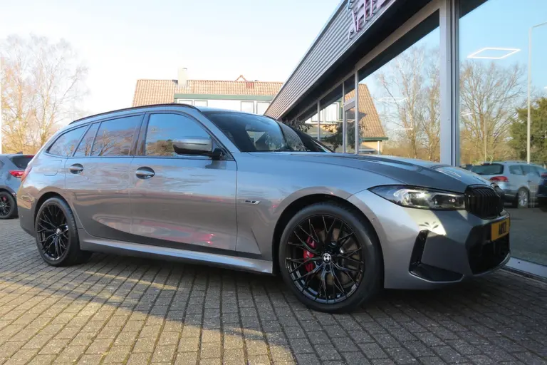 BMW 3 Serie Touring 330e LCI M-SPORT PRO afbeelding 14