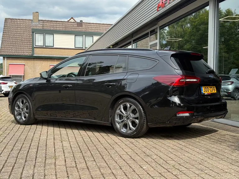 Ford FOCUS Wagon 1.0 EcoBoost Hybrid ST Line l BLIS l Winter pack l ACC l Cam afbeelding 4