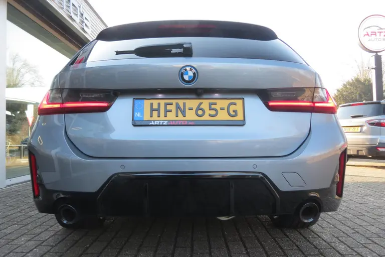 BMW 3 Serie Touring 330e LCI M-SPORT PRO afbeelding 23