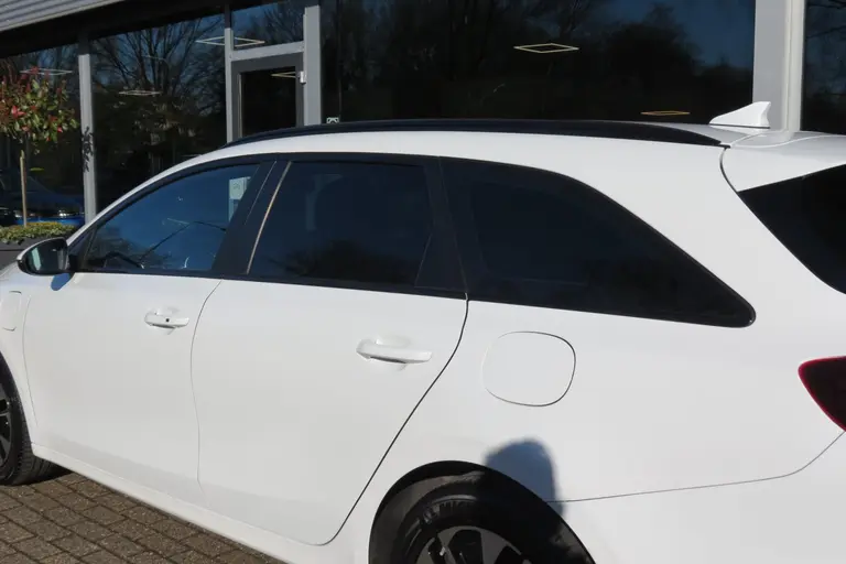 Kia Ceed Sportswagon 1.6 GDI PHEV DynamicPlusLine BlackLine l White Deleuxe Metallic afbeelding 27