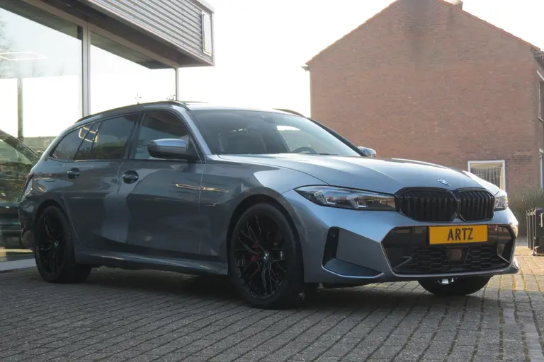 BMW 3 Serie Touring 330e LCI M-SPORT PRO afbeelding 4