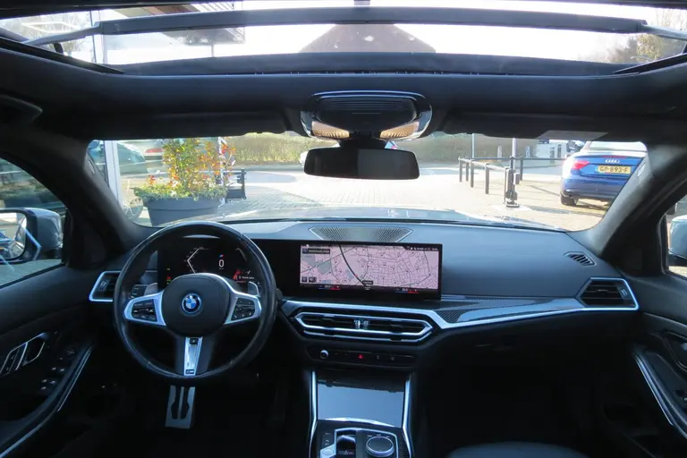 BMW 3 Serie Touring 330e LCI M-SPORT PRO afbeelding 6