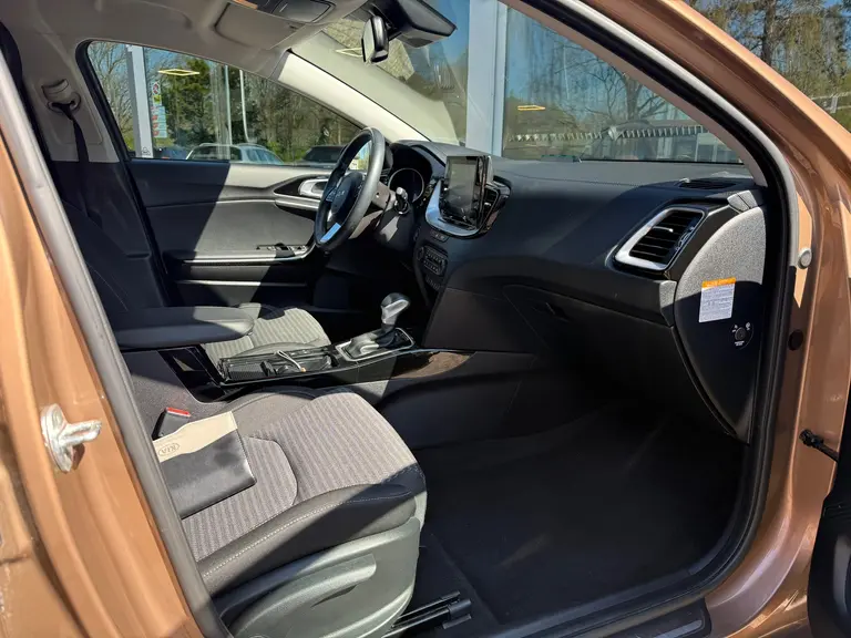 Kia Ceed Sportswagon 1.6 GDI PHEV DynamicPlusLine afbeelding 12