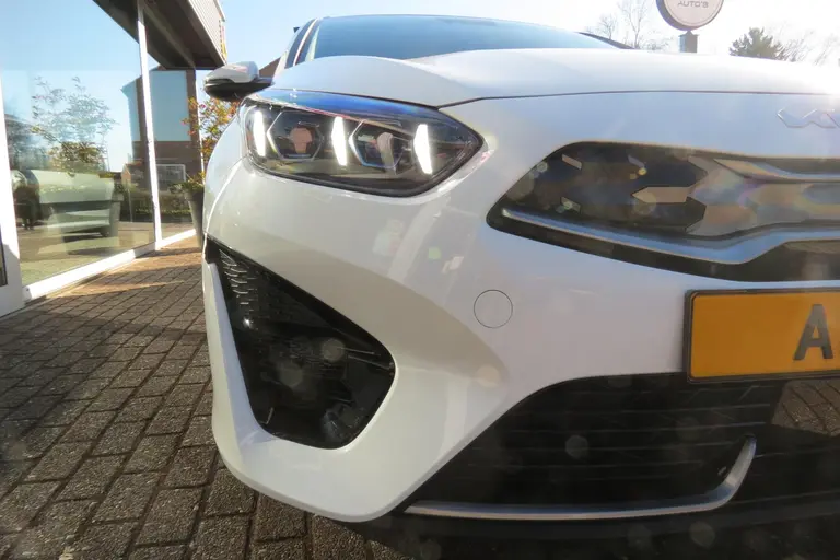 Kia Ceed Sportswagon 1.6 GDI PHEV DynamicPlusLine BlackLine l White Deleuxe Metallic afbeelding 28