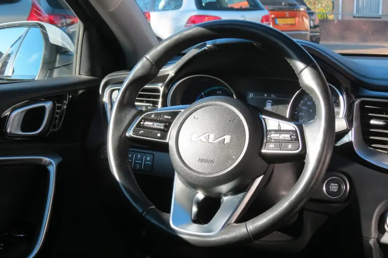 Kia Ceed Sportswagon 1.6 GDI PHEV DynamicPlusLine BlackLine l White Deleuxe Metallic afbeelding 7