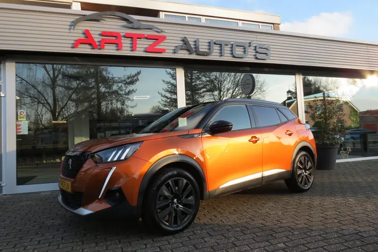 Peugeot 2008 1.2 PureTech 155 pk GT FOCAL-Sound l Pano-dak l Leder afbeelding 2