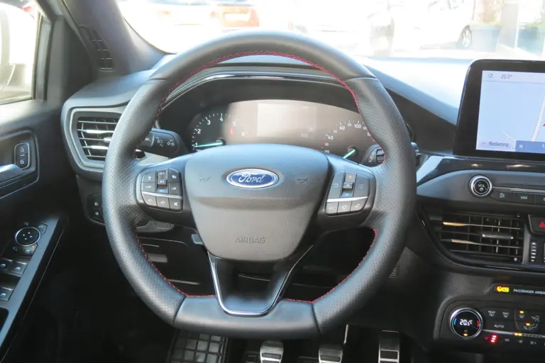 Ford FOCUS Wagon 1.0 EcoBoost ST-Line Adapt Cruise l Winter Pack afbeelding 17