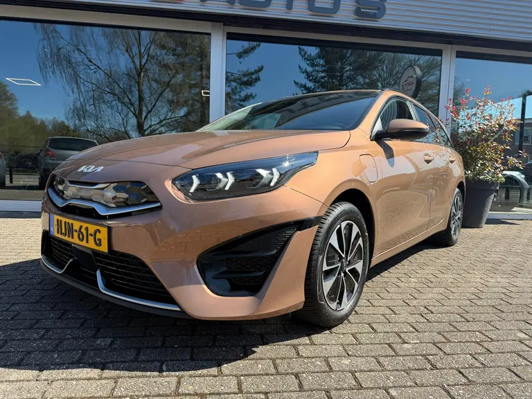 Kia Ceed Sportswagon 1.6 GDI PHEV DynamicPlusLine afbeelding 2