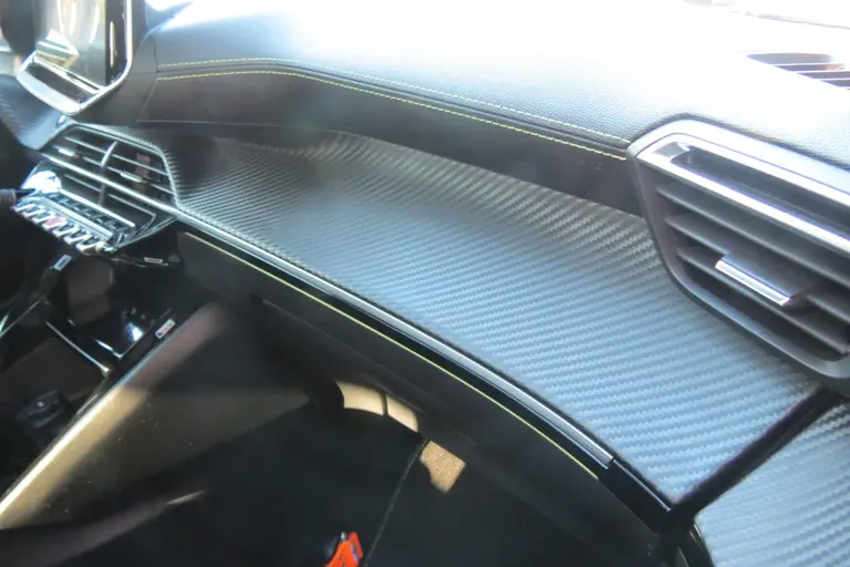 Peugeot 2008 1.2 PureTech 155 pk GT FOCAL-Sound l Pano-dak l Leder afbeelding 23