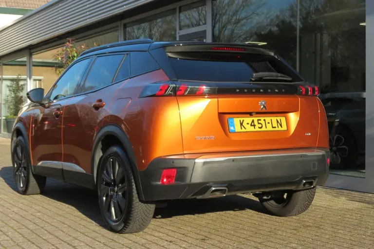 Peugeot 2008 1.2 PureTech 155 pk GT FOCAL-Sound l Pano-dak l Leder afbeelding 27