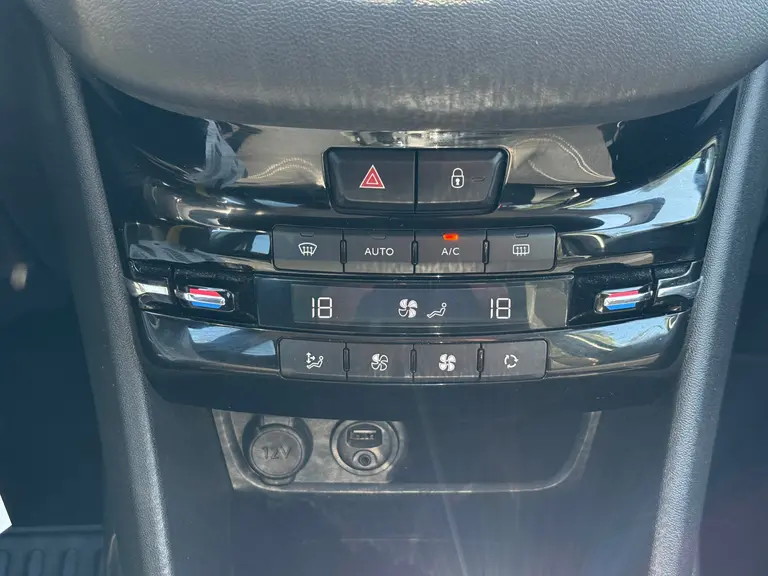 Peugeot 208 1.2 PureTech Style Automaat l Getint glas l Navi afbeelding 7