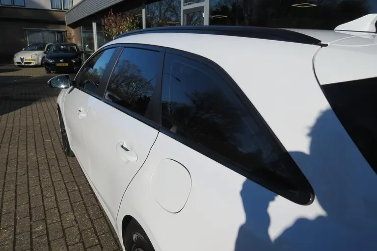 Kia Ceed Sportswagon 1.6 GDI PHEV DynamicPlusLine BlackLine l White Deleuxe Metallic afbeelding 25