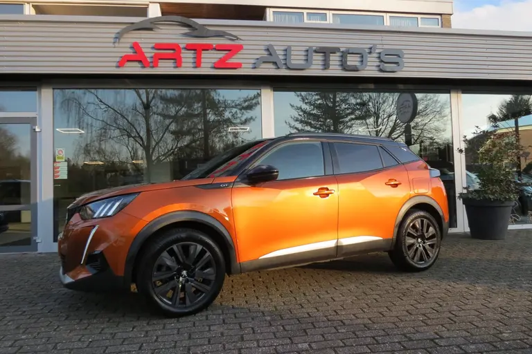 Peugeot 2008 1.2 PureTech 155 pk GT FOCAL-Sound l Pano-dak l Leder afbeelding 3