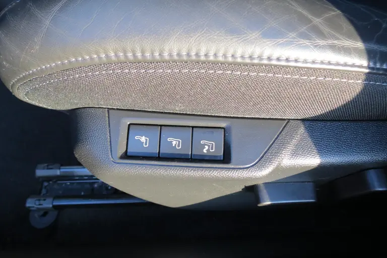 Peugeot 2008 1.2 PureTech 155 pk GT FOCAL-Sound l Pano-dak l Leder afbeelding 8
