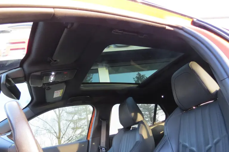 Peugeot 2008 1.2 PureTech 155 pk GT FOCAL-Sound l Pano-dak l Leder afbeelding 6