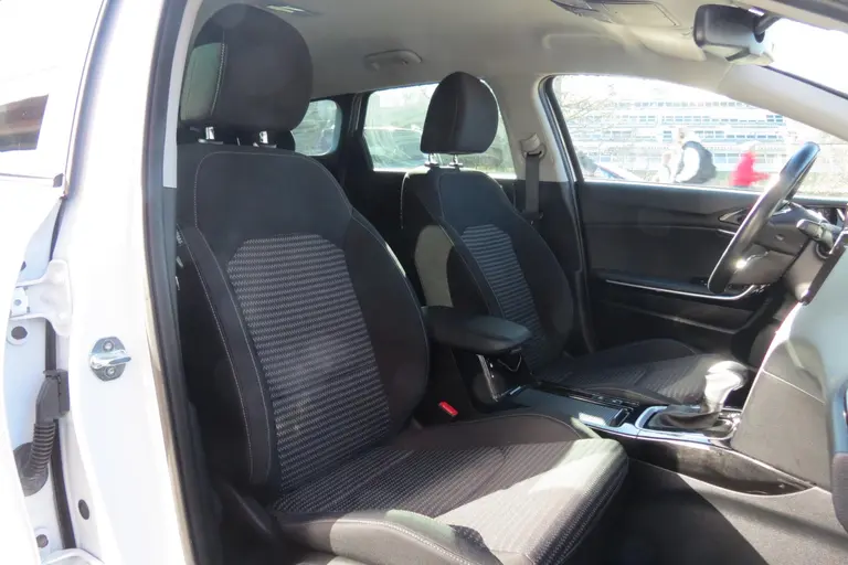 Kia Ceed Sportswagon 1.6 GDI PHEV DynamicPlusLine BlackLine l White Deleuxe Metallic afbeelding 13
