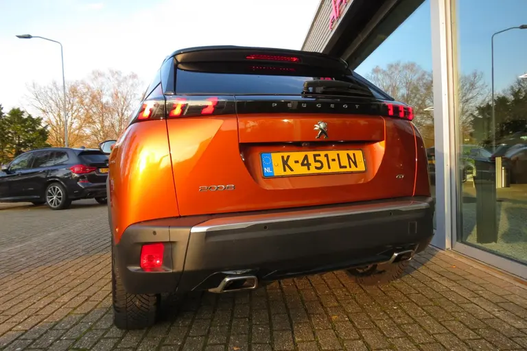 Peugeot 2008 1.2 PureTech 155 pk GT FOCAL-Sound l Pano-dak l Leder afbeelding 5