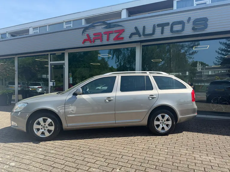 Skoda Octavia Combi 1.2 TSI Elegance Automaat l Xenon afbeelding 3