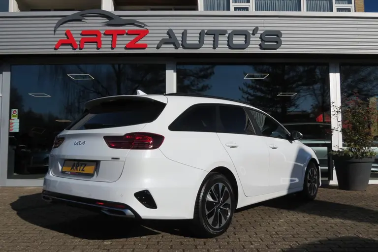 Kia Ceed Sportswagon 1.6 GDI PHEV DynamicPlusLine BlackLine l White Deleuxe Metallic afbeelding 10