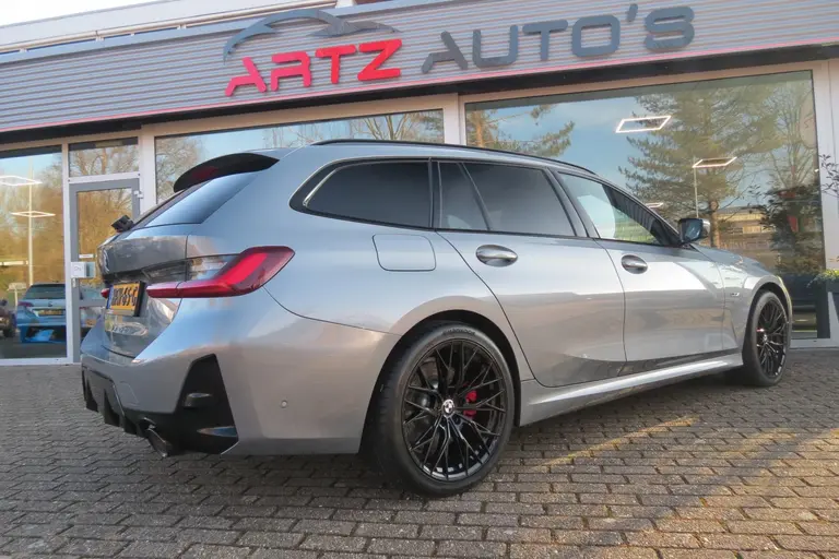 BMW 3 Serie Touring 330e LCI M-SPORT PRO afbeelding 12