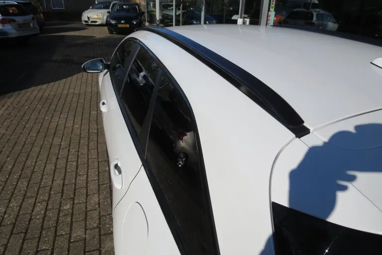 Kia Ceed Sportswagon 1.6 GDI PHEV DynamicPlusLine BlackLine l White Deleuxe Metallic afbeelding 26