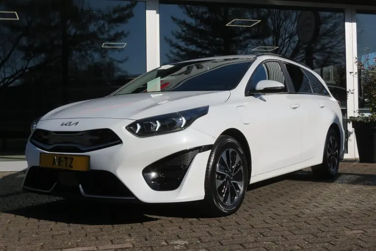 Kia Ceed Sportswagon 1.6 GDI PHEV DynamicPlusLine BlackLine l White Deleuxe Metallic afbeelding 3