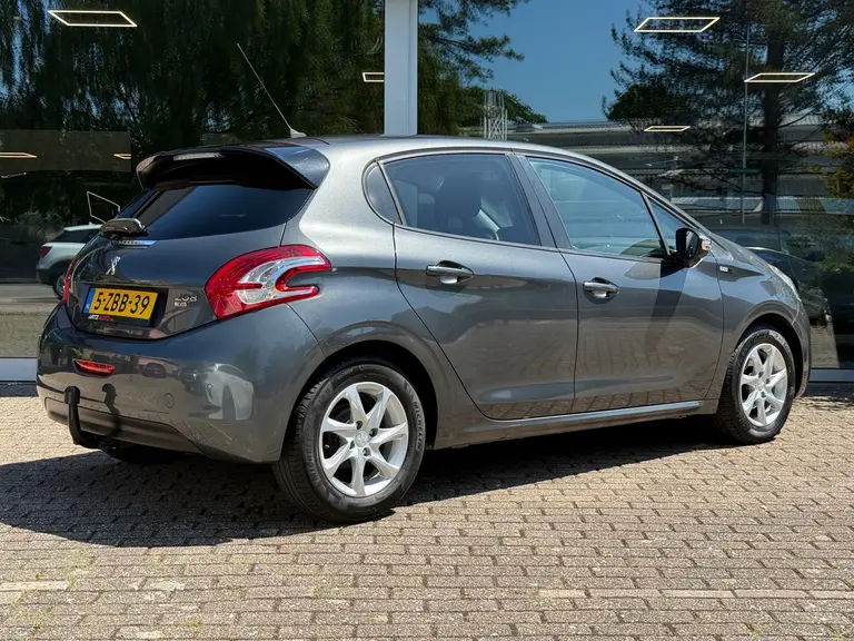 Peugeot 208 1.2 PureTech Style Automaat l Getint glas l Navi afbeelding 5