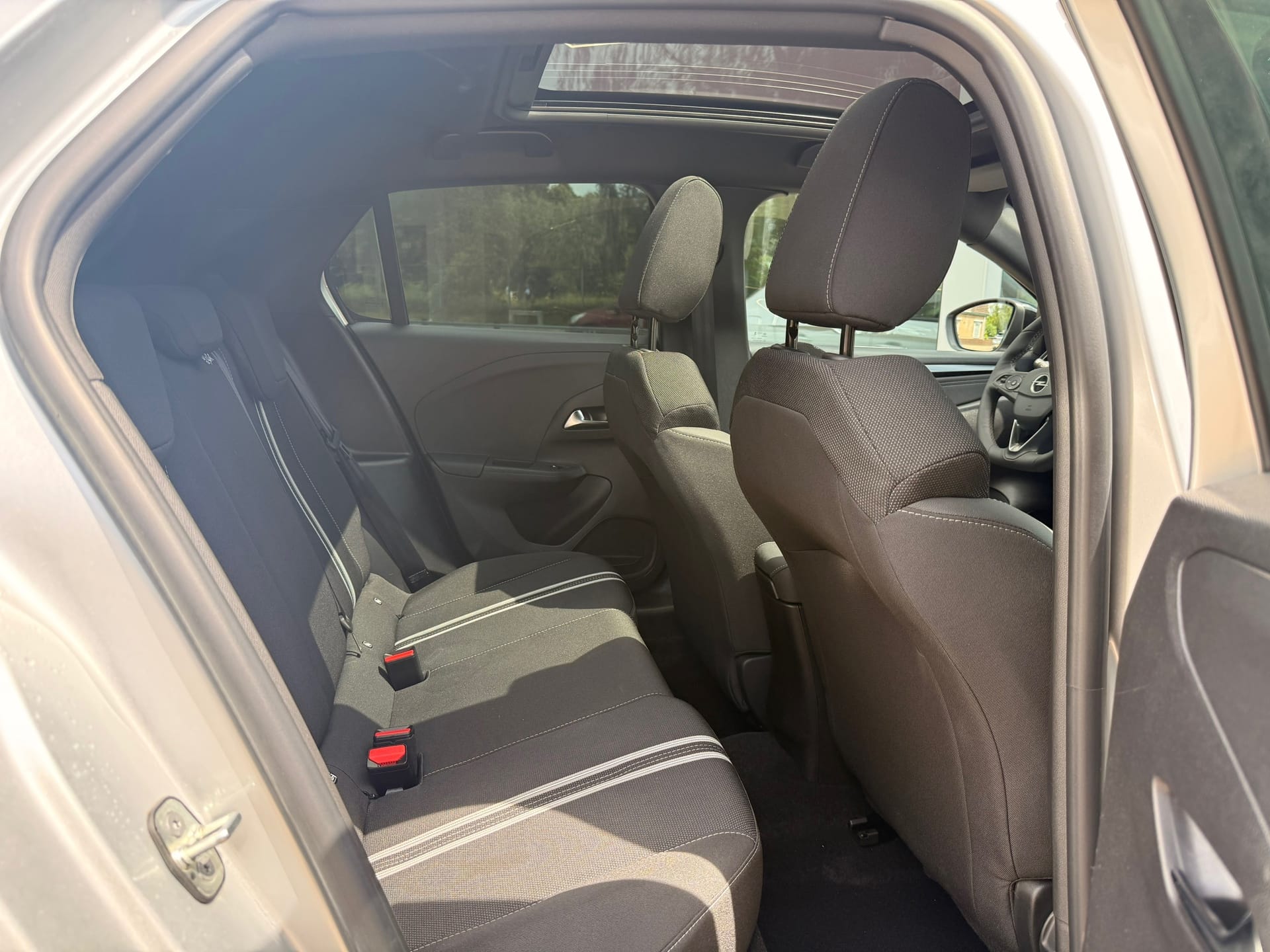 Opel Corsa 1.2 GS l Panoramadak l LED l Carplay l Winter pack l Blind-spot afbeelding 11