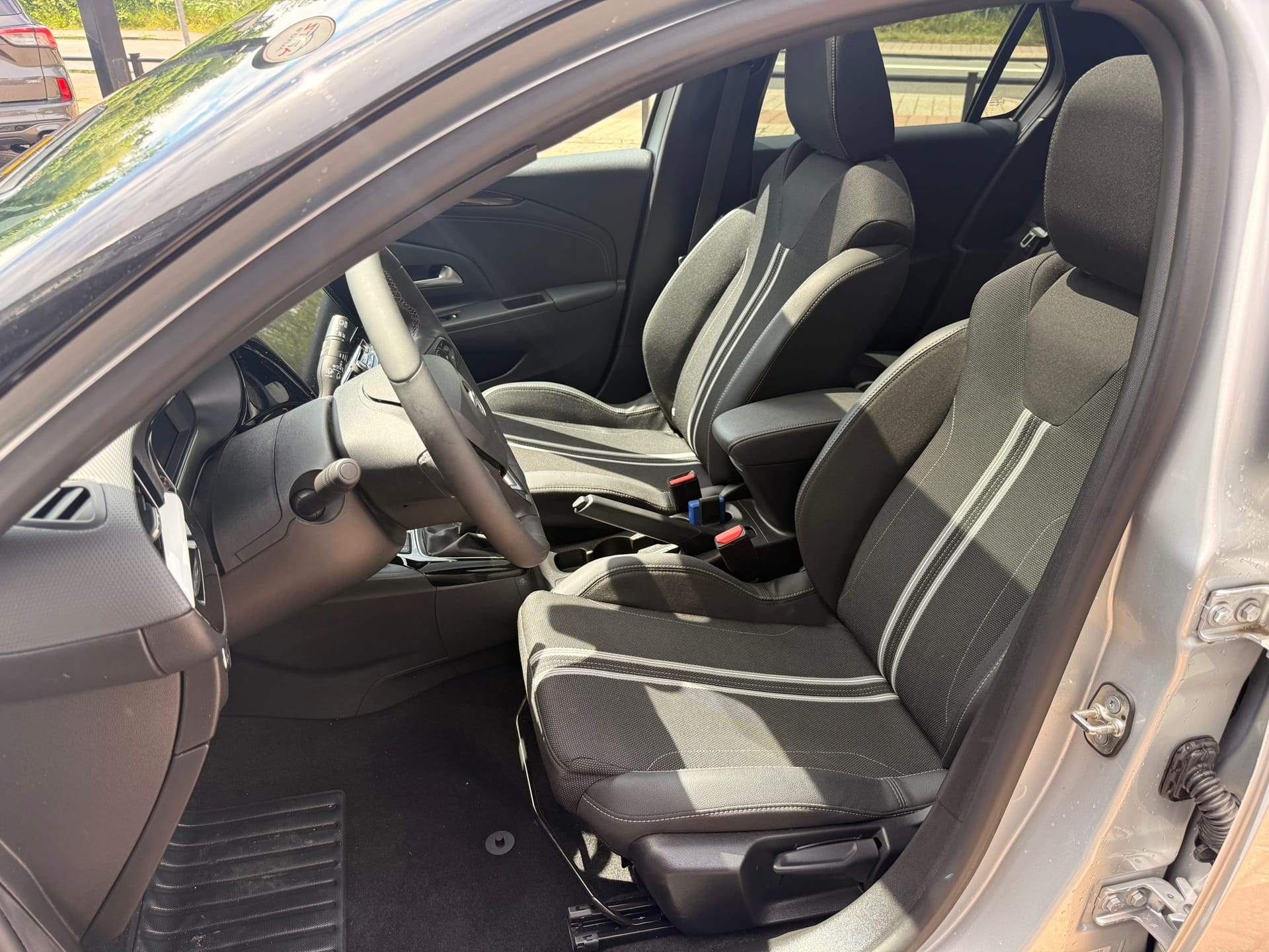 Opel Corsa 1.2 GS l Panoramadak l LED l Carplay l Winter pack l Blind-spot afbeelding 17