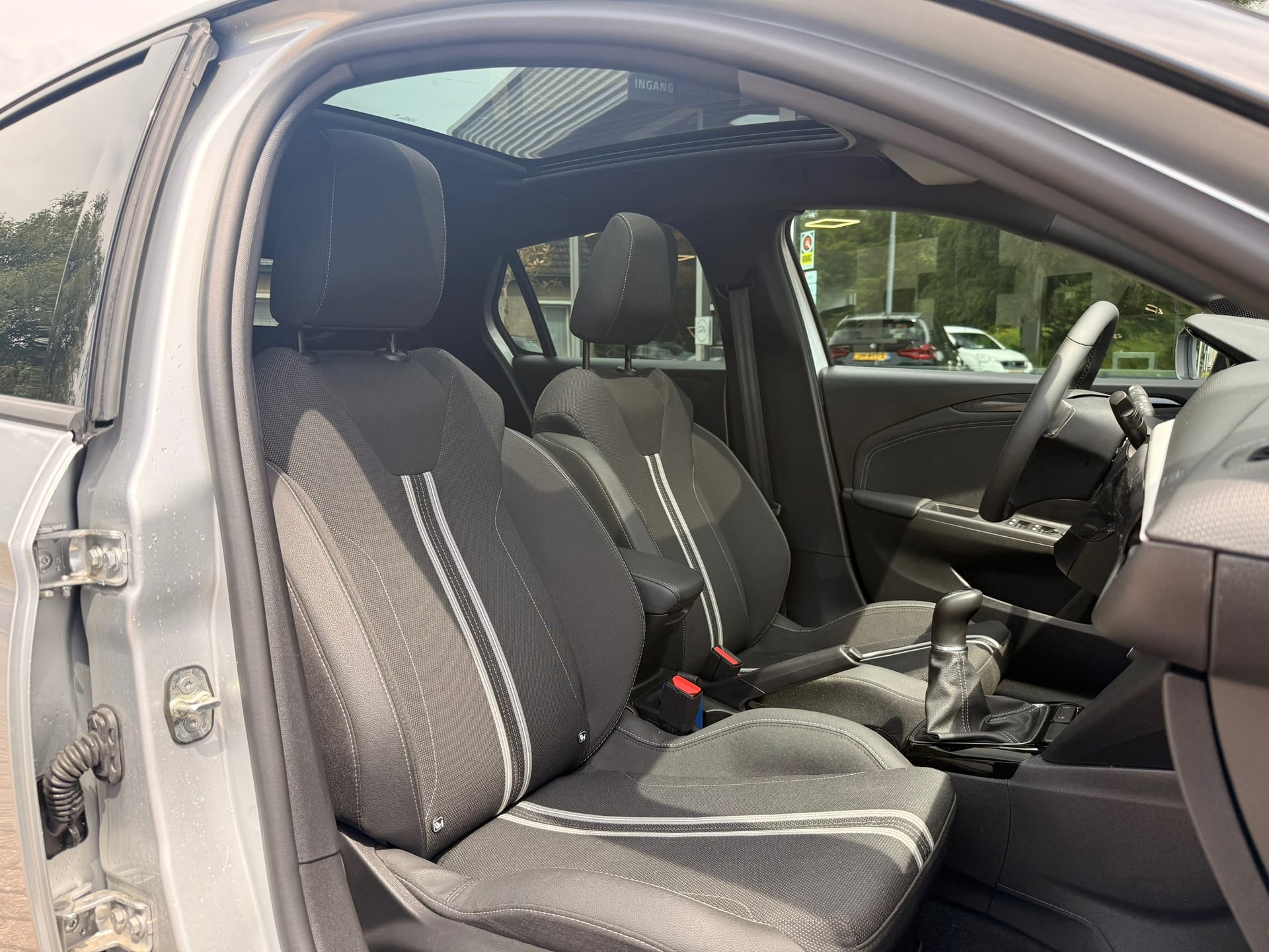 Opel Corsa 1.2 GS l Panoramadak l LED l Carplay l Winter pack l Blind-spot afbeelding 9
